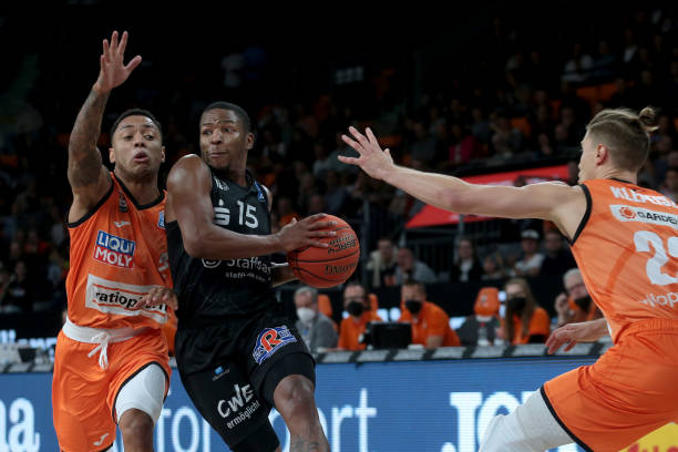 被巧妙地融 被巧妙地融